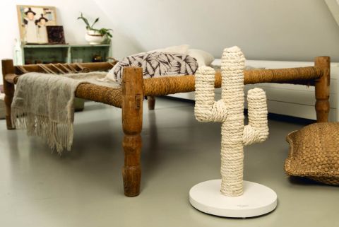 Designed by Lotte Cactus - Krabpaal - Dennenhout - Wit - 35x35x60 cm