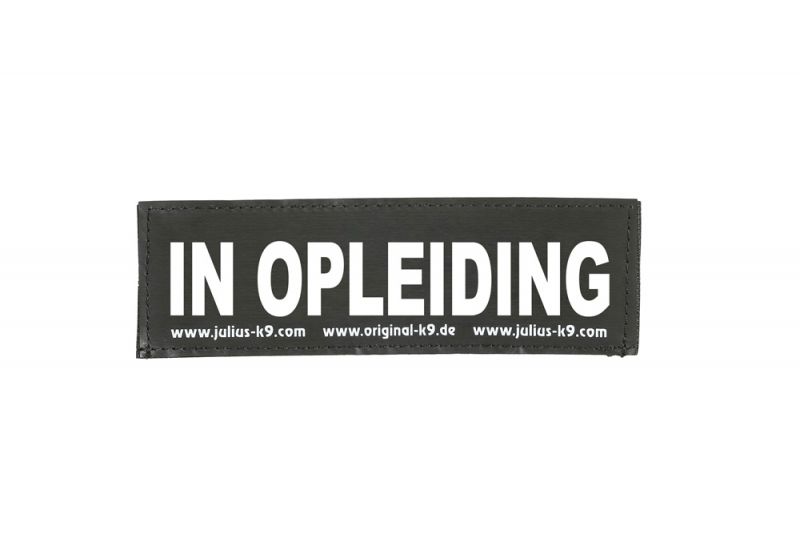 K9 In opleiding - Halsbandlabel - Zwart Wit - maat 1-4 - 16 X 5 CM