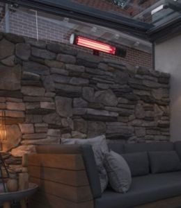 Terrasverwarmer tegen de muur